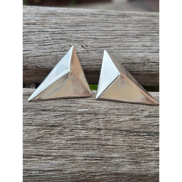 Vintage Modernist Sterling Silver Pyramid Geometrical Triangle Stud Earrings - Picture 4 of 8
